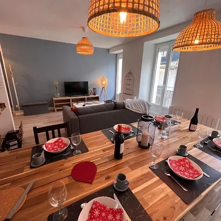 Apartment Bel T3 Au 1er Etage Avec Cour Interieure Au Rdc - Marie *