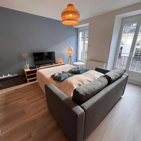 Apartment Bel T3 Au 1er Etage Avec Cour Interieure Au Rdc - Marie