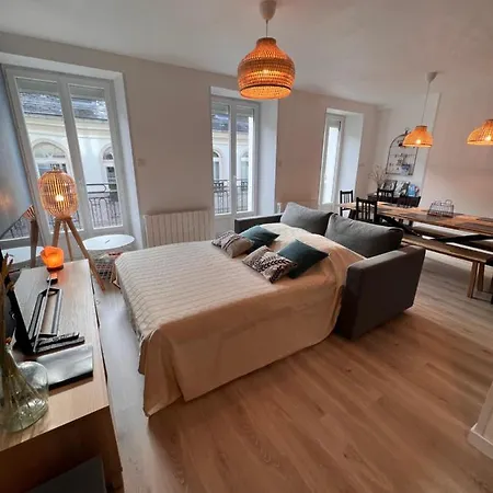 Bel T3 Au 1er Etage Avec Cour Interieure Au Rdc - Marie *