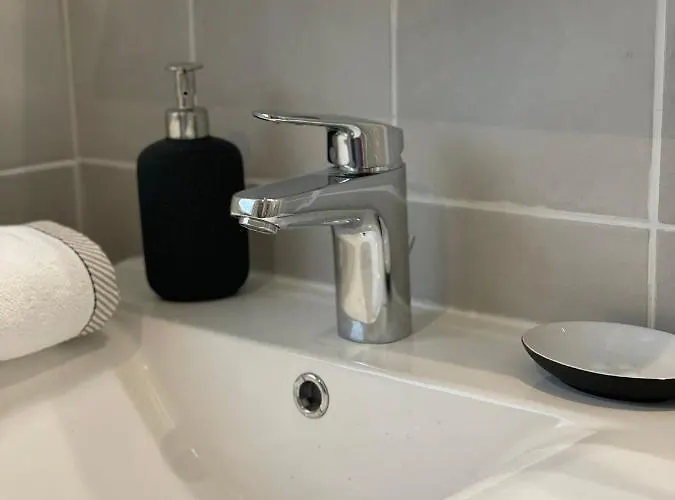 Bel T3 Au 1er Etage Avec Cour Interieure Au Rdc - Marie