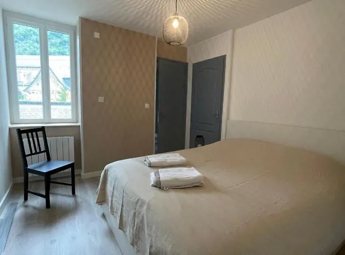 Bel T3 Au 1er Etage Avec Cour Interieure Au Rdc - Marie アパート Bagnères-de-Luchon