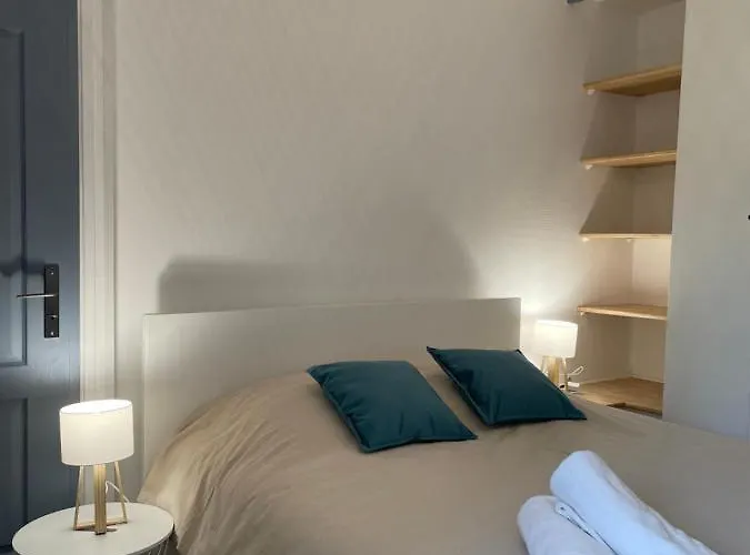 Bel T3 Au 1er Etage Avec Cour Interieure Au Rdc - Marie