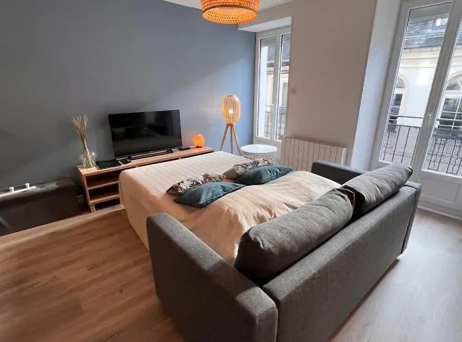 アパート Bel T3 Au 1er Etage Avec Cour Interieure Au Rdc - Marie