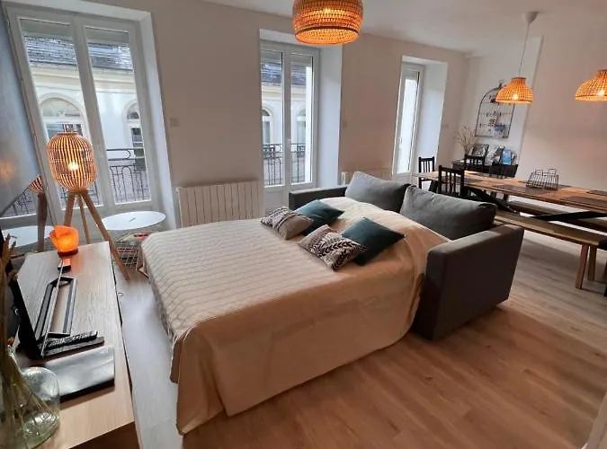 Bel T3 Au 1er Etage Avec Cour Interieure Au Rdc - Marie *