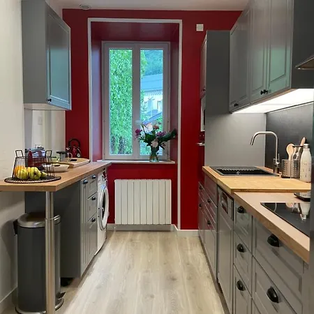 Apartman Bel T3 Au 1er Etage Avec Cour Interieure Au Rdc - Marie