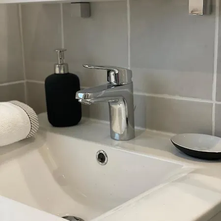 Bel T3 Au 1er Etage Avec Cour Interieure Au Rdc - Marie