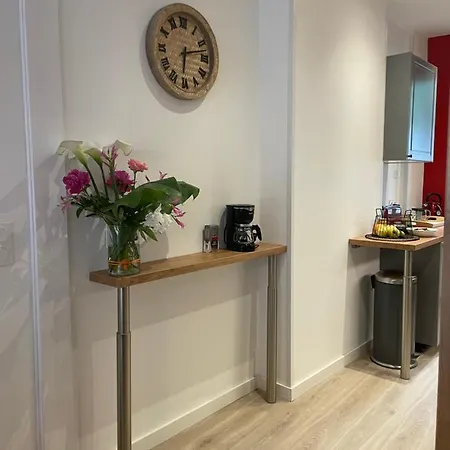 Bel T3 Au 1er Etage Avec Cour Interieure Au Rdc - Marie