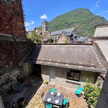 Bel T3 Au 1er Etage Avec Cour Interieure Au Rdc - Marie * Bagneres-de-Luchon