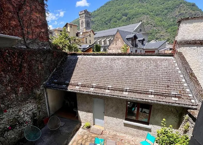 Bel T3 Rénové Avec Cour Intérieure - Marie * Bagnères-de-Luchon